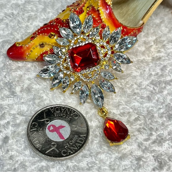 Ruby red fashion pin for coat jacket or blazer -new - Picture 7 of 9